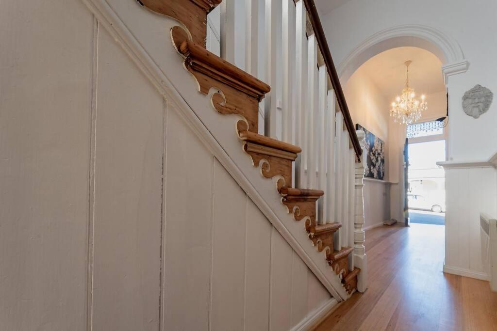 Historic Beauty In The Cbd! Parking And Wifi Apartman Launceston Kültér fotó